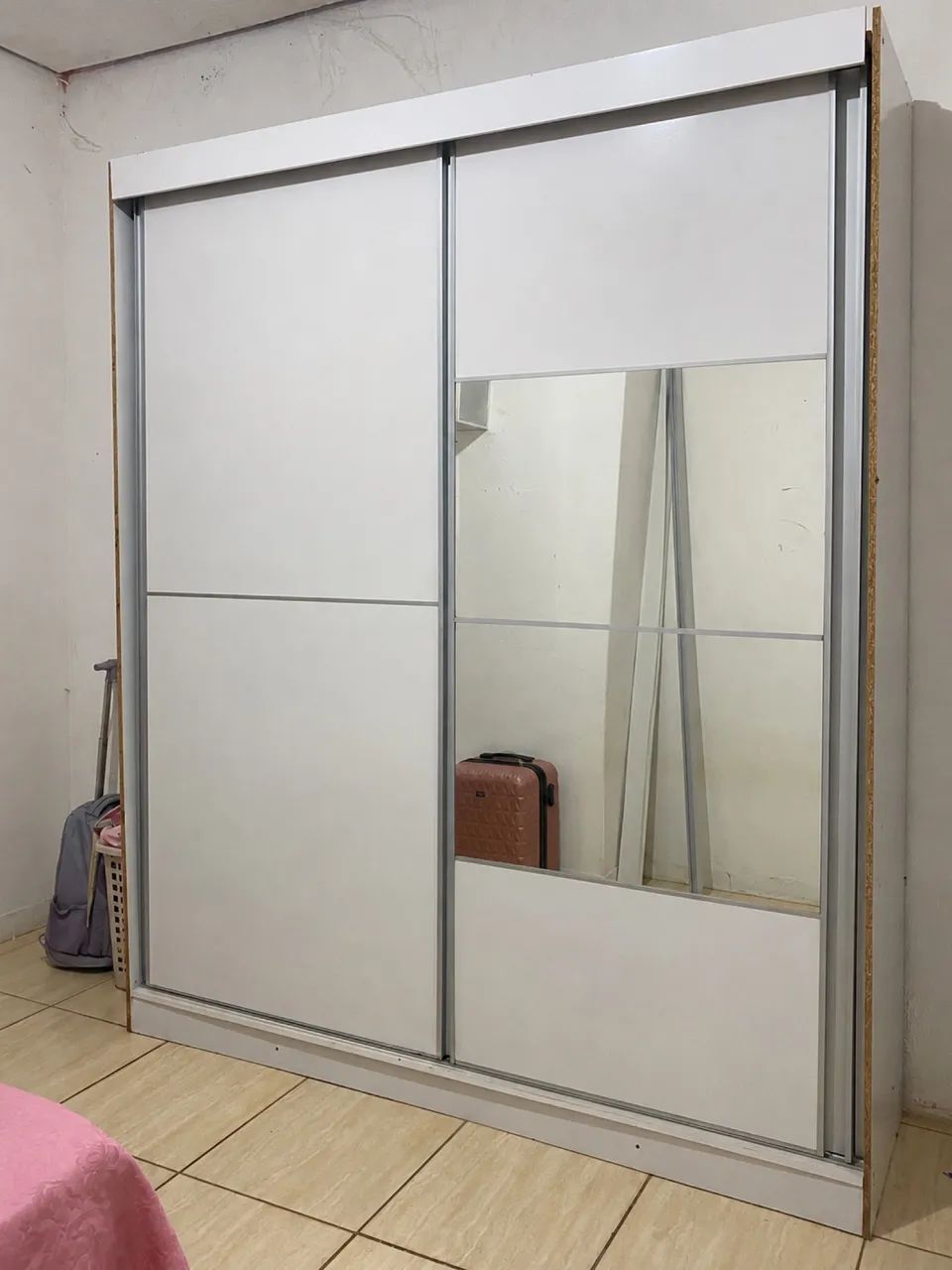 Guarda roupa de casal ou solteiro grande com espelho