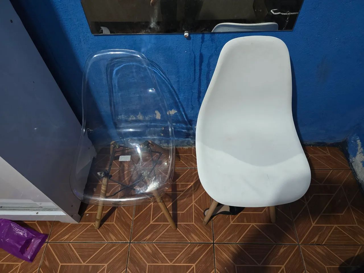 Duas cadeiras para comercio