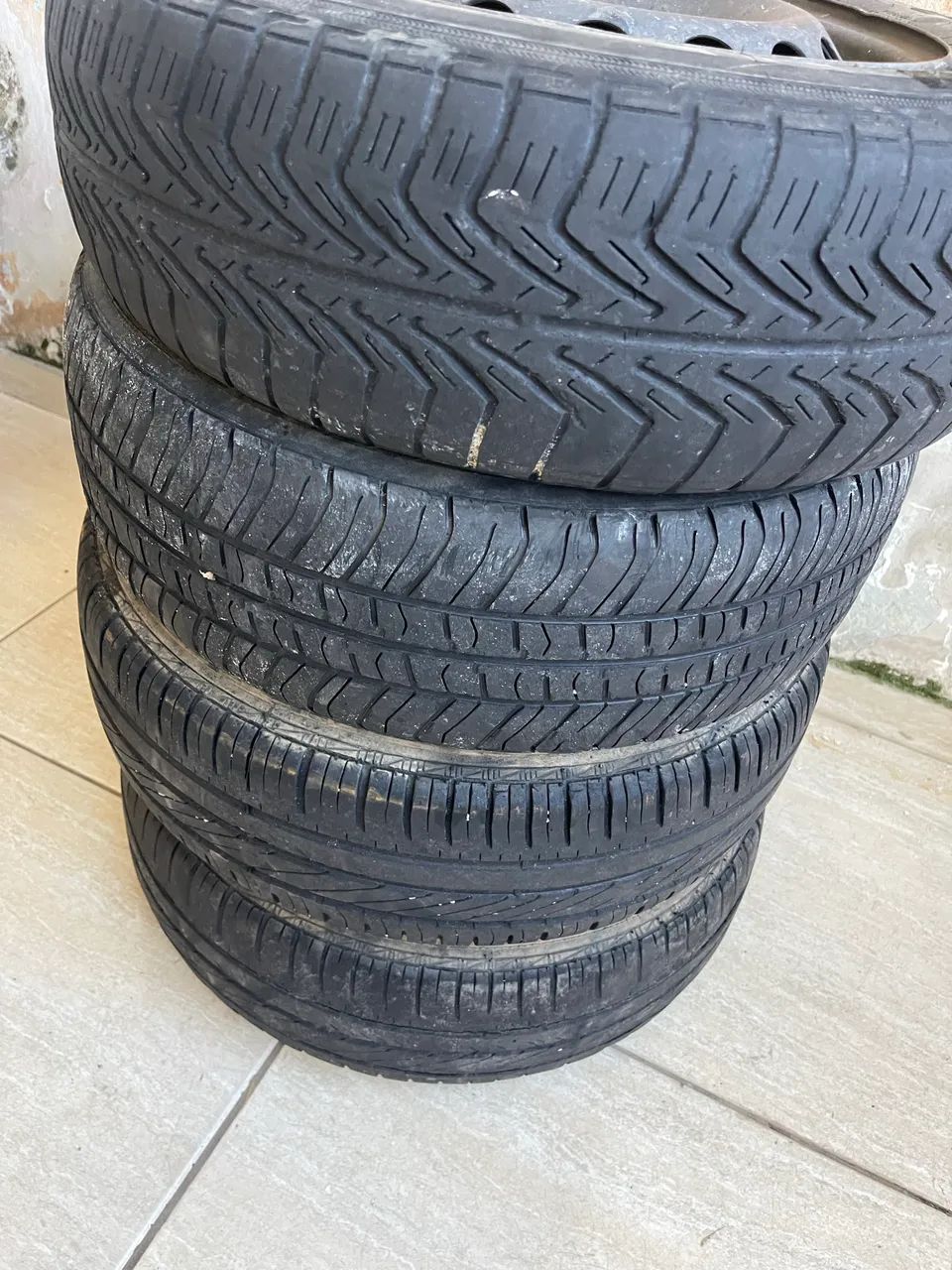 Vendo roda de ferro com pneus  - Foto 3