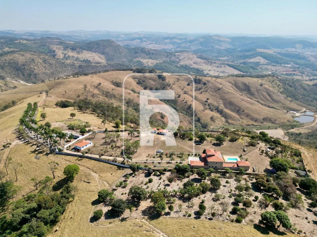 Fazenda à venda, 8 quartos, 3 vagas, Centro - Jeceaba/MG - Foto 2