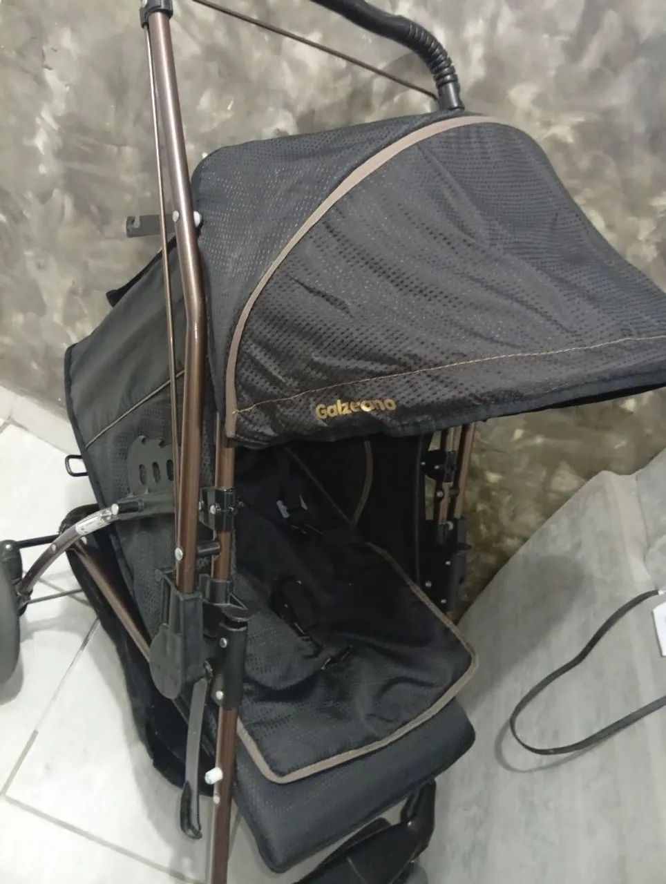 Carinho Galzerano unisex