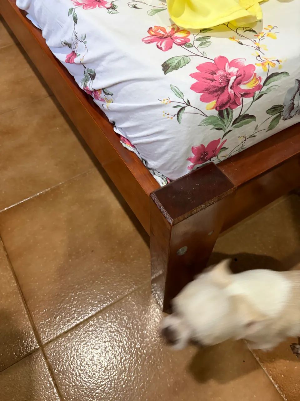 CAMA DE MADEIRA - EXCELENTE 