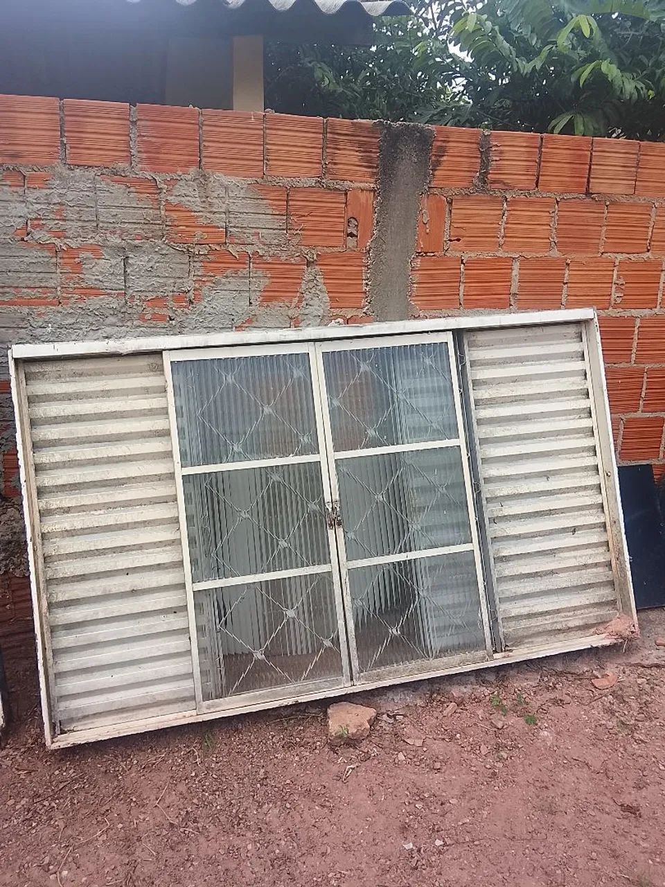 1 Porta e 2 Janelas - Foto 2