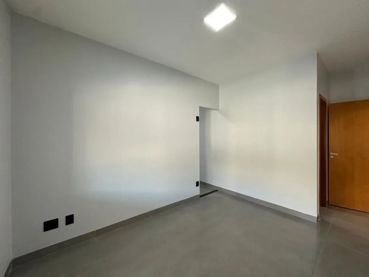 Vendo casa em condomínio - 3 quartos com suíte  e closet - Condominio com lago - Foto 3