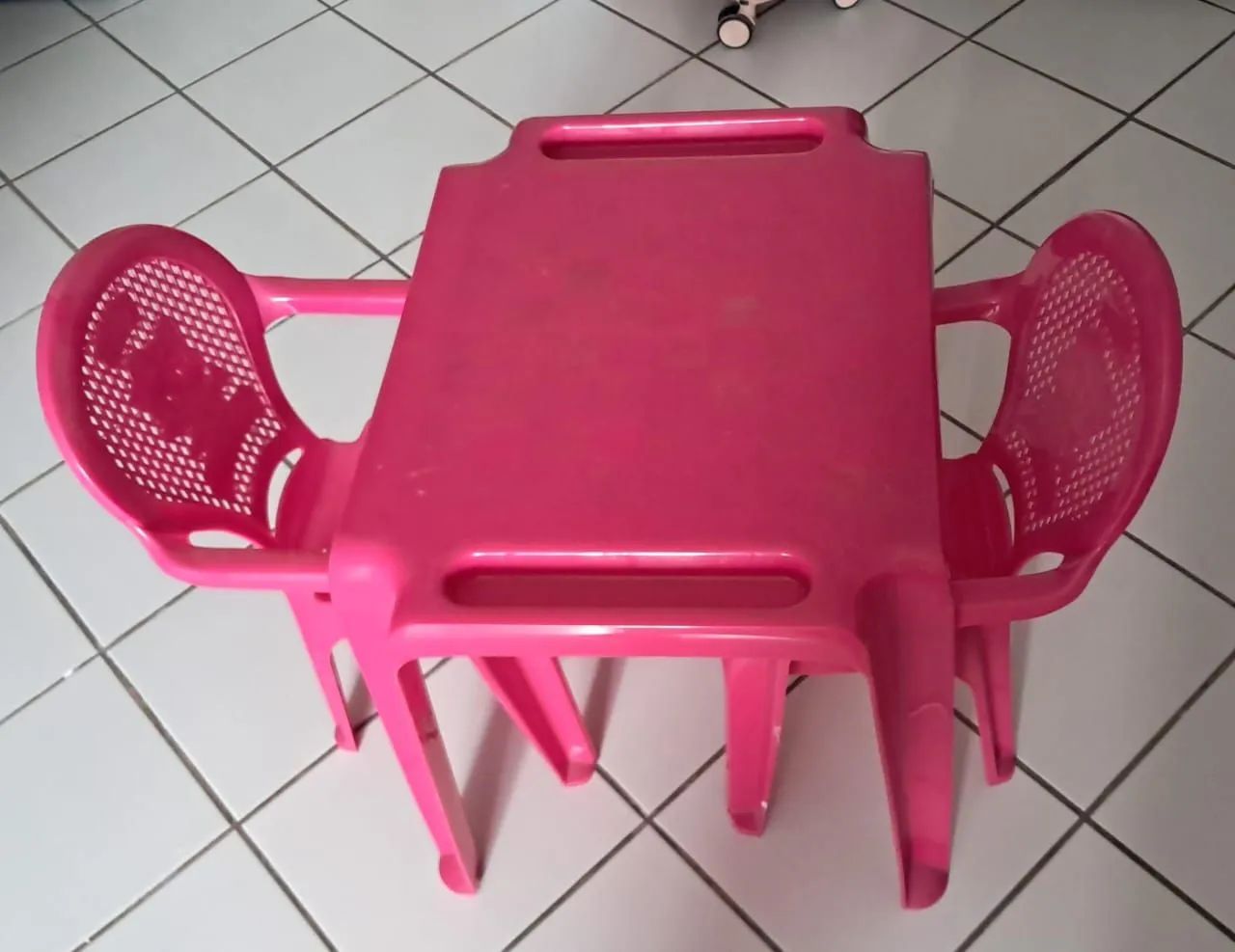 Mesa Infantil + 2 cadeiras 