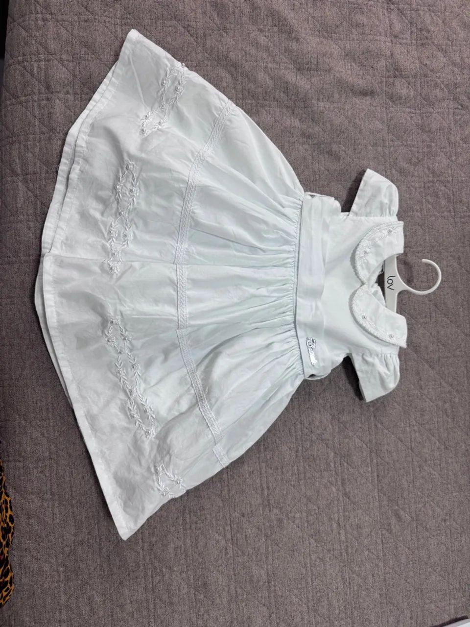 Vestido branco bordado, ideal para batizado.