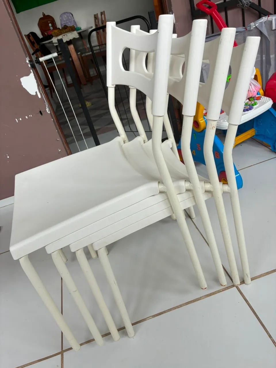 Mesa em madeira com 4 cadeiras - Foto 2