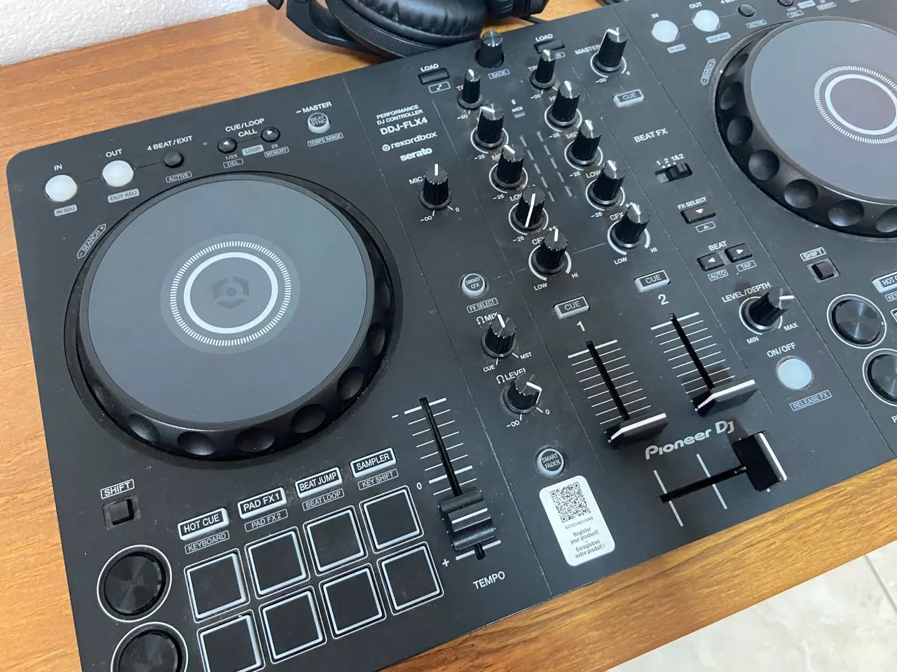 Controladora Pioneer DDJ-FLX4 + Fone Pioneer  - Foto 2