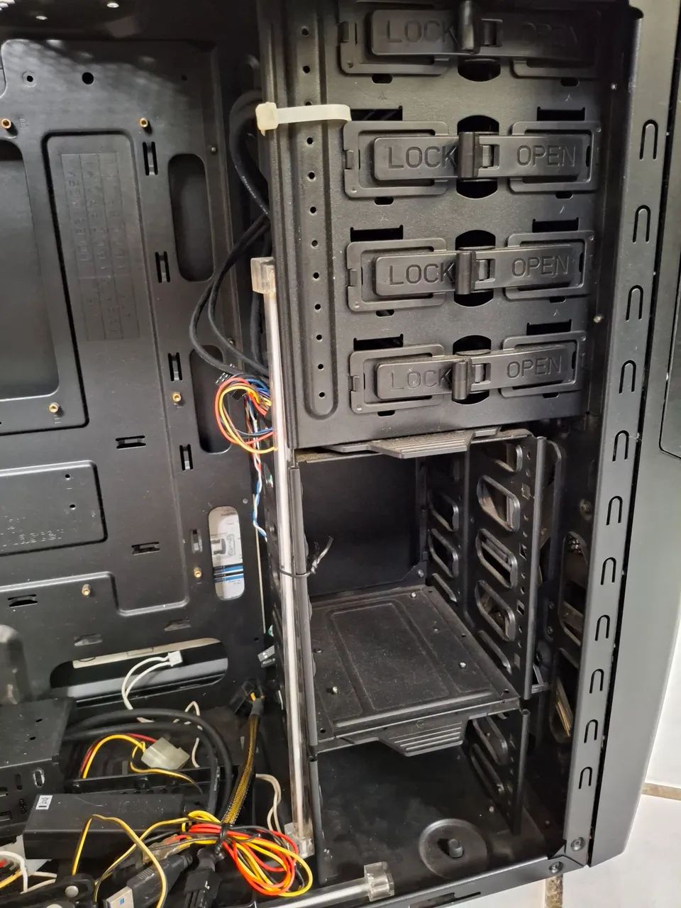 Gabinete Cooler Master Full Tower - Foto 5