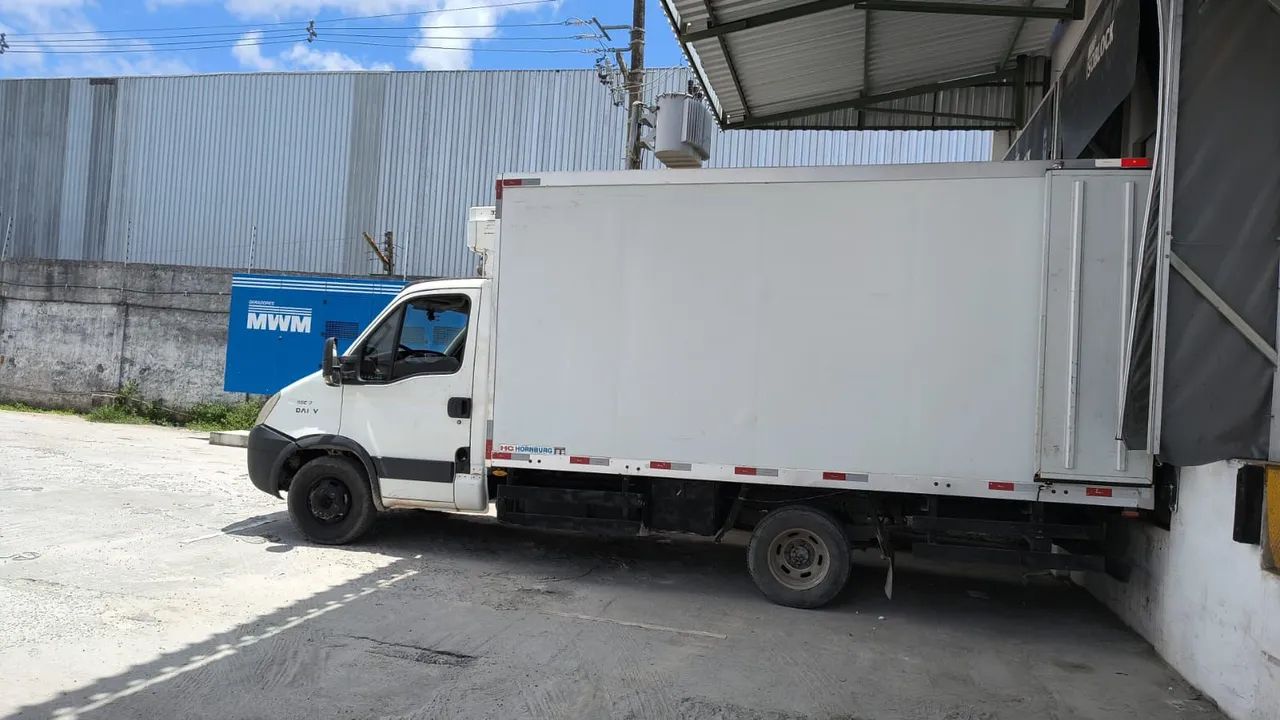 Iveco dayle 55c17 baú refrigerado e congelado - Foto 3