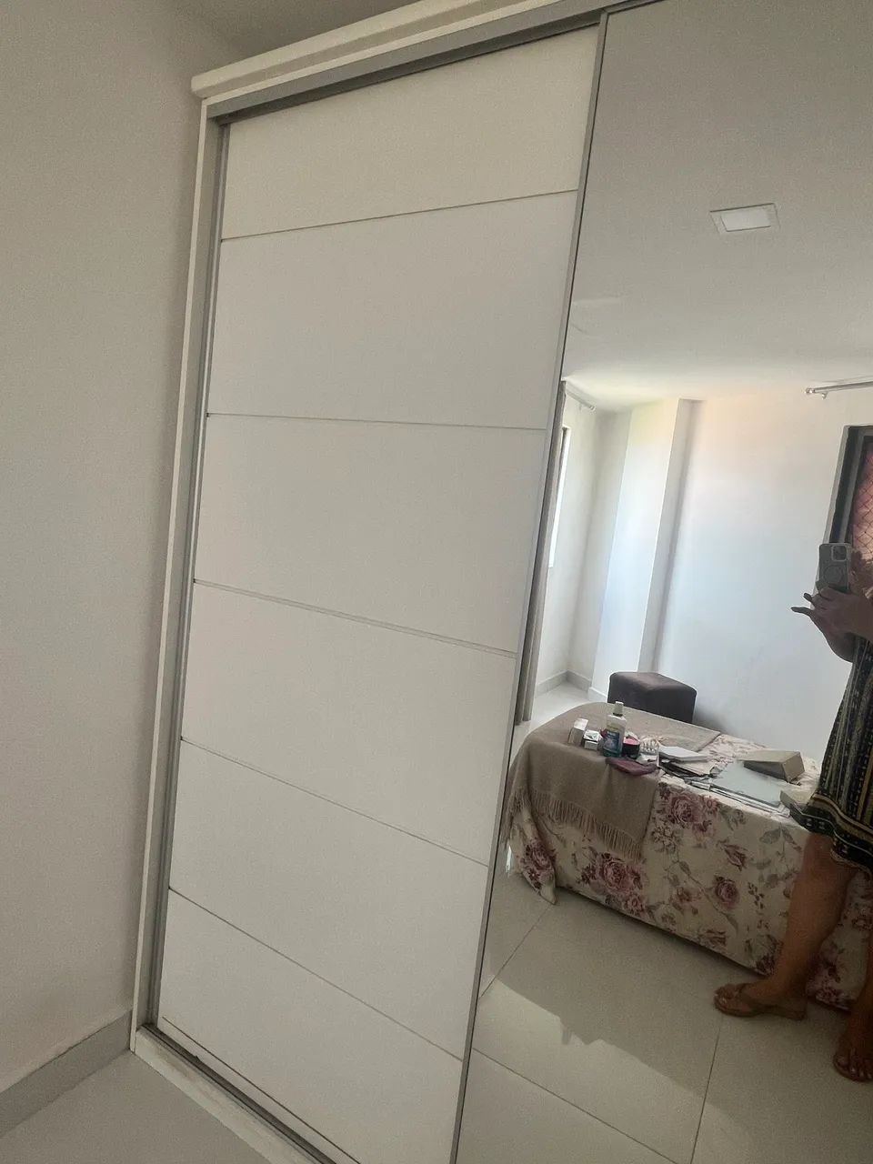 Guarda Roupas com espelho 