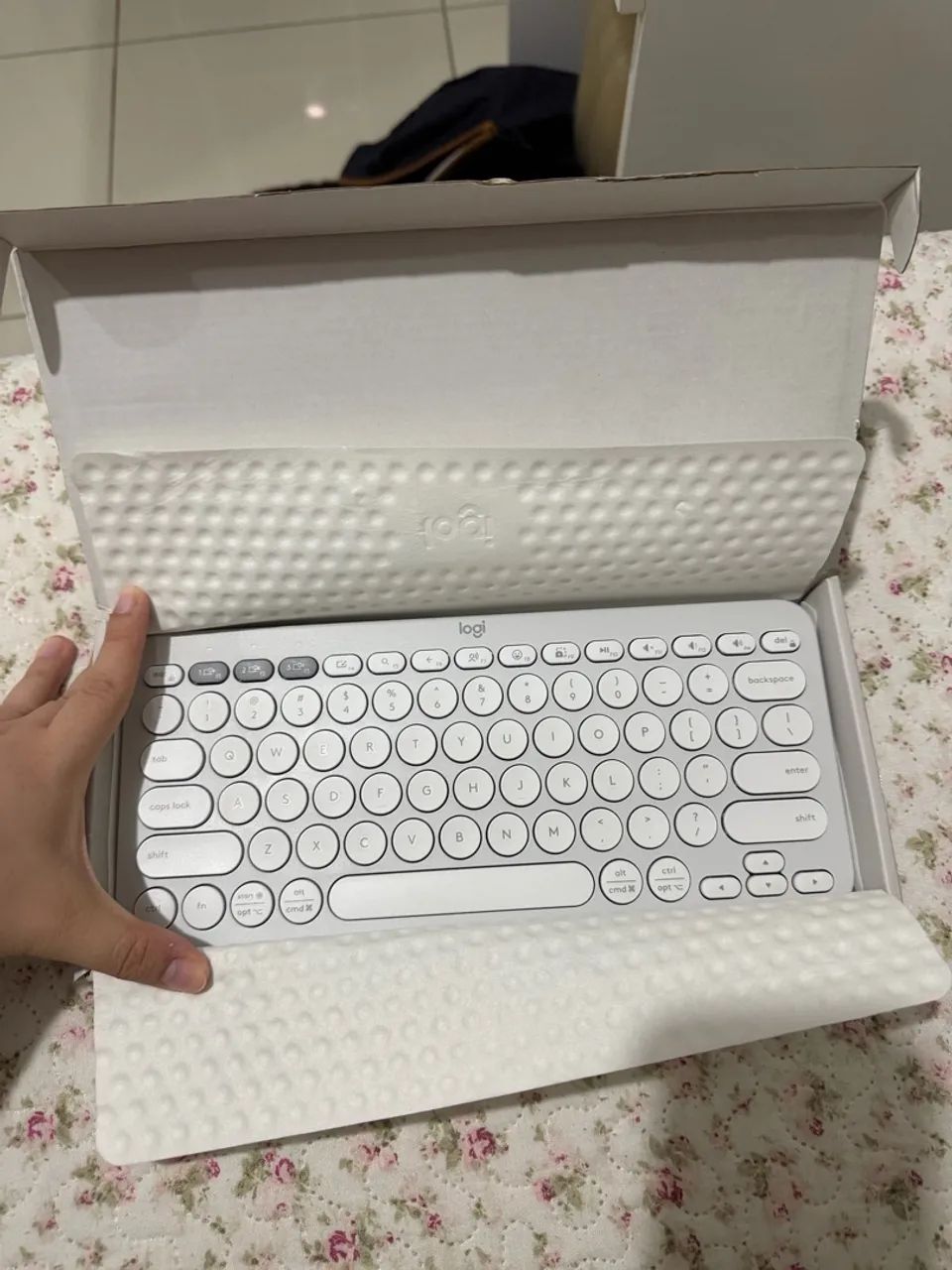 Teclado Bluetooth Pebble Keys 2 K380S Branco da Logitech - Foto 3