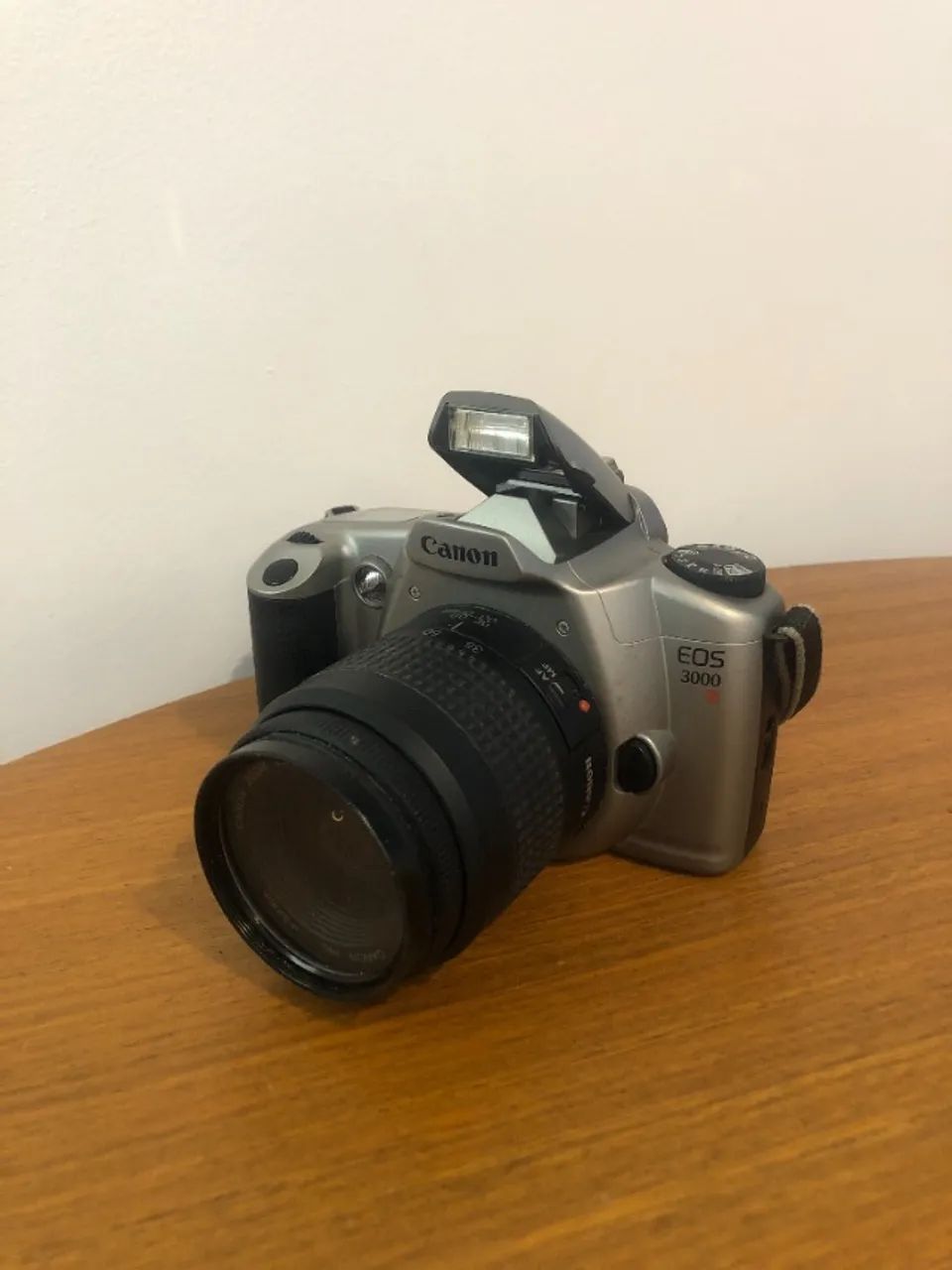 Câmera Canon EOS 3000 N Kit