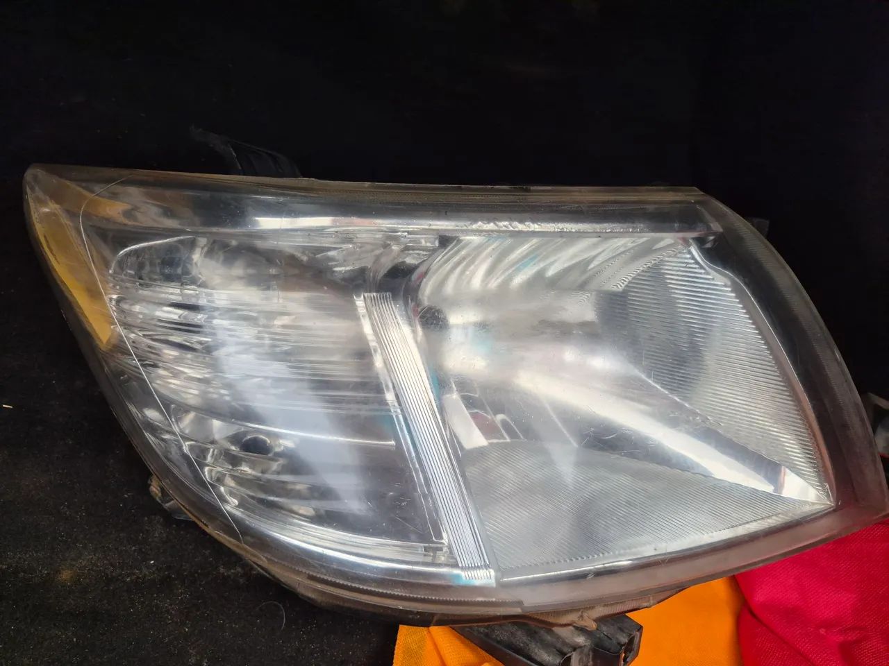 Vendo farol Hilux - 2013.
