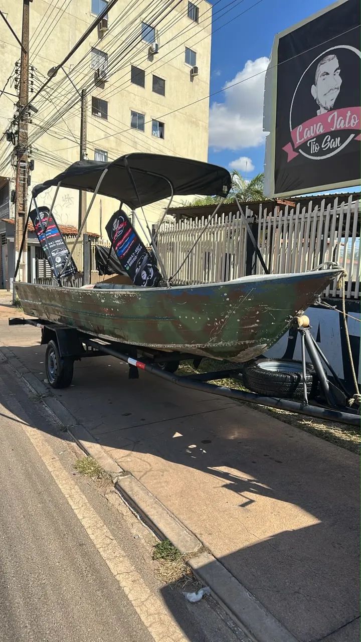 VENDE-SE BARCO COM MOTOR E CARRETINHA 