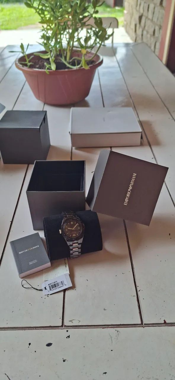 Vendo relógio Armani.