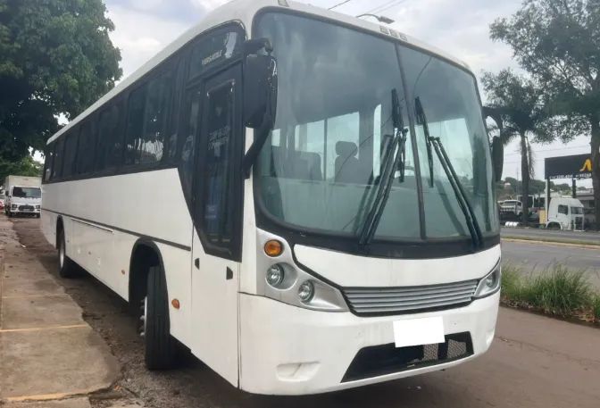 Ônibus Comil Versatile