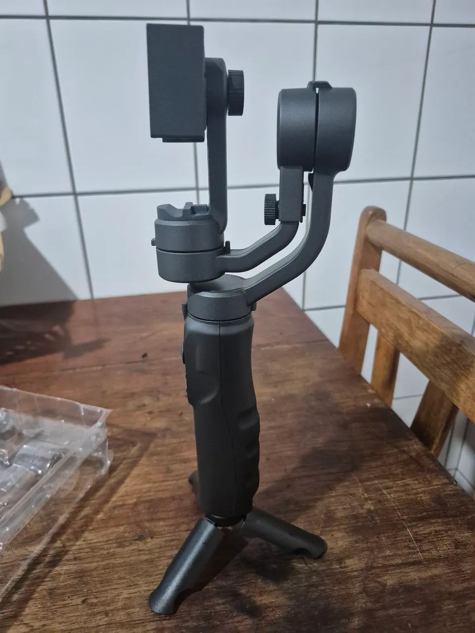 Estabilizador de câmera de celular 3-axis gimbal - Foto 4