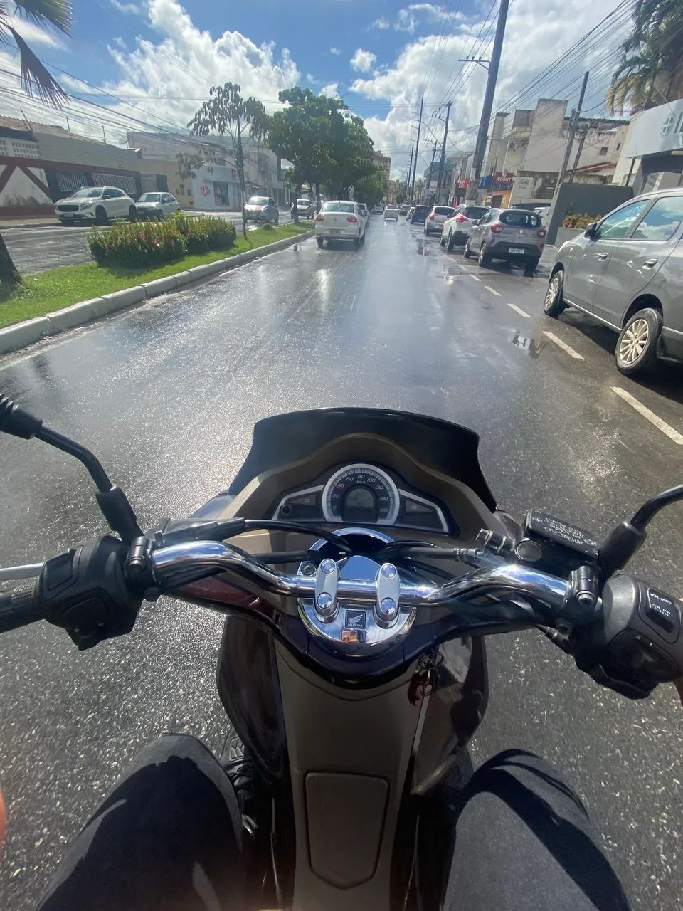 Vendo Honda pcx 2018 DLX  - Foto 2