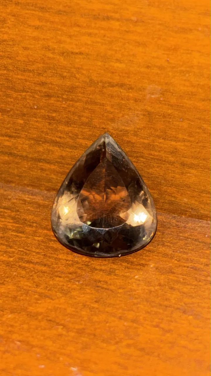 Pedra para Joia de Ouro