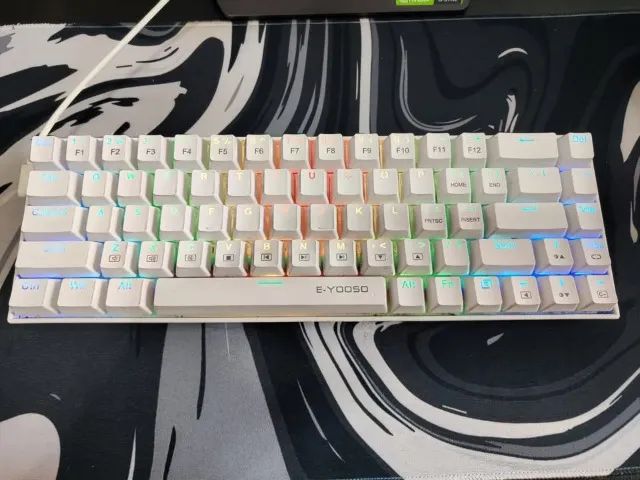 Teclado Mecânico RGB Mini