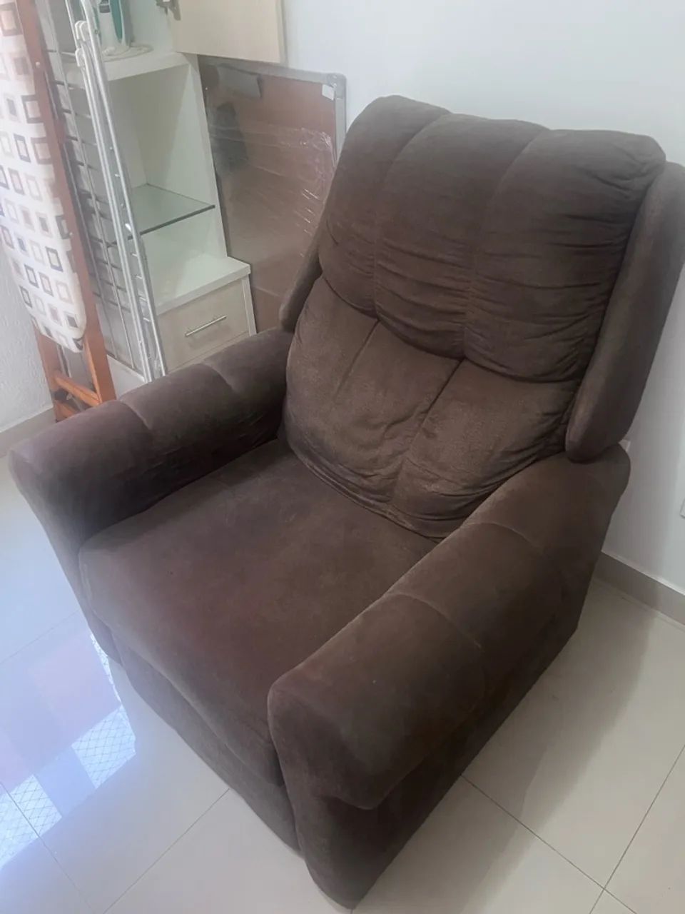 Poltrona Reclinável / Poltrona do Papá em Tecido Suede Castanho - Foto 4