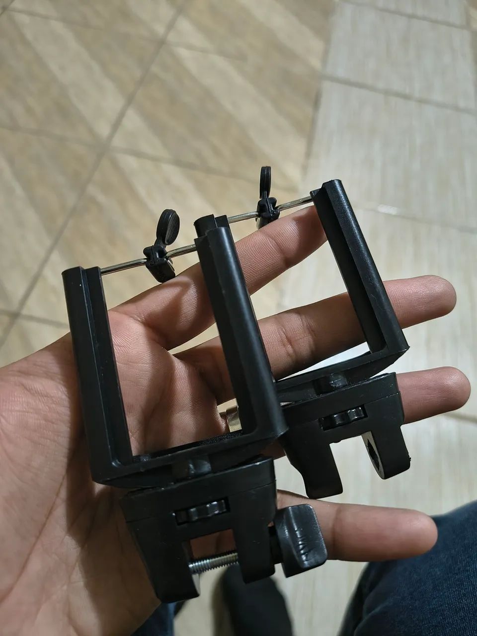 Vendo 2 suporte para celular com cabo extensor e botão bluetooth  - Foto 2