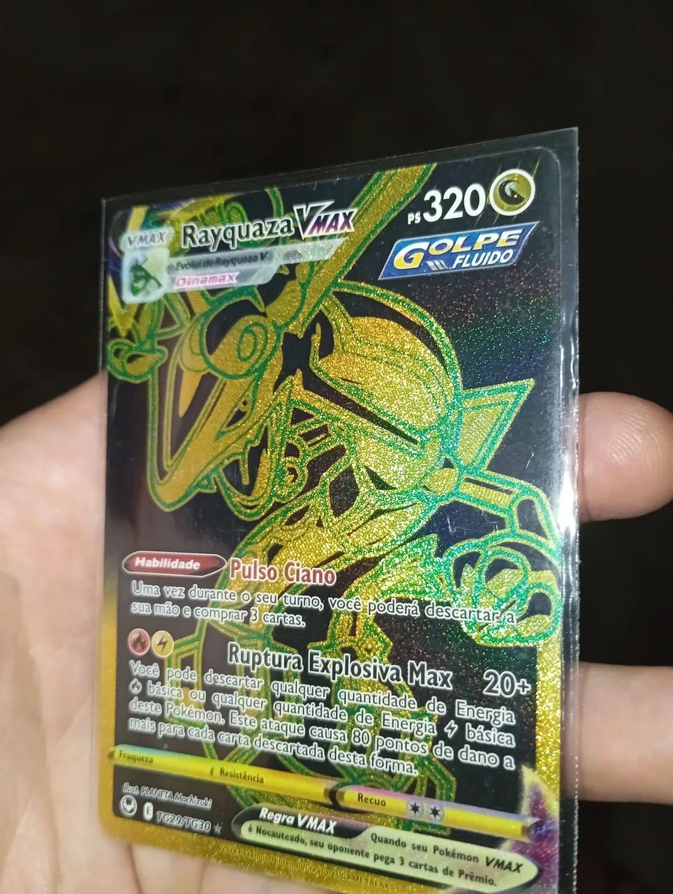 Carta Pokémon Rayquaza VMAX MP Original - Foto 2