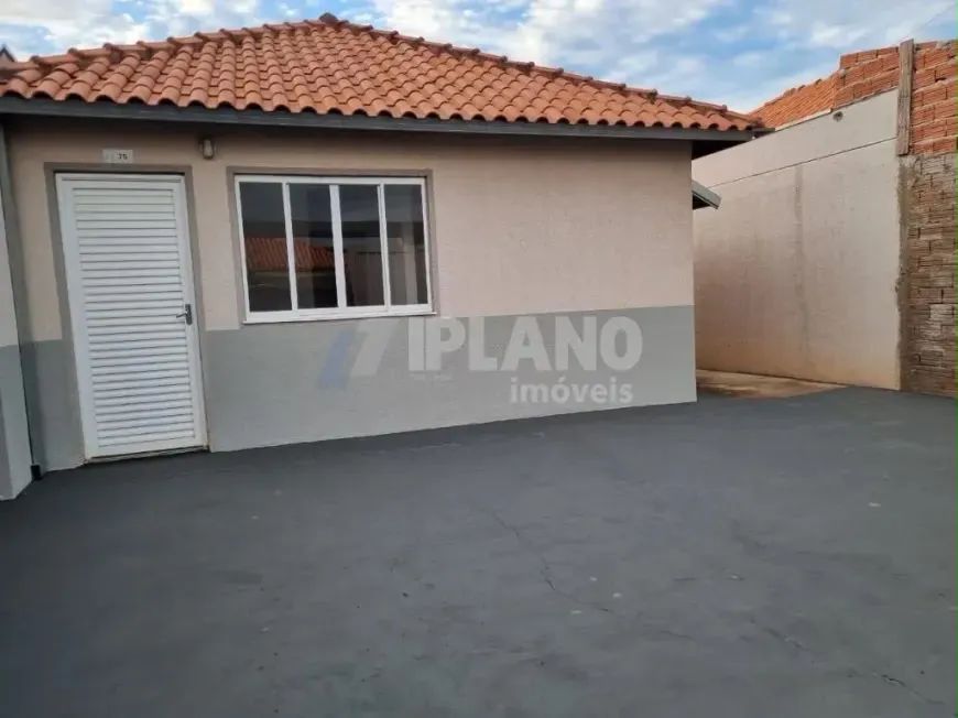 Vendo casa em terra vermelha com quintal  - Foto 2