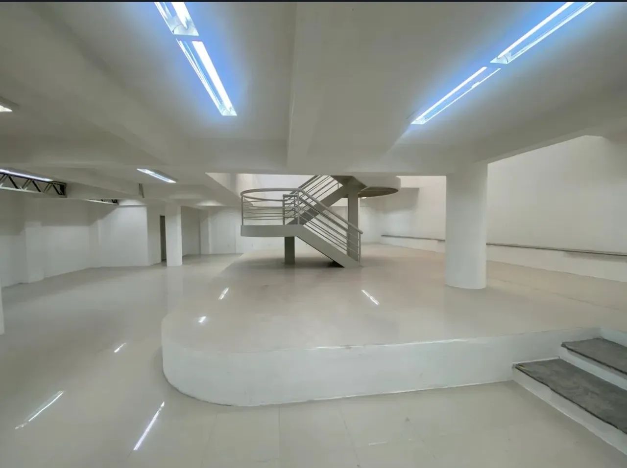 Loja com 2750m2 no coração do Comércio - Foto 5