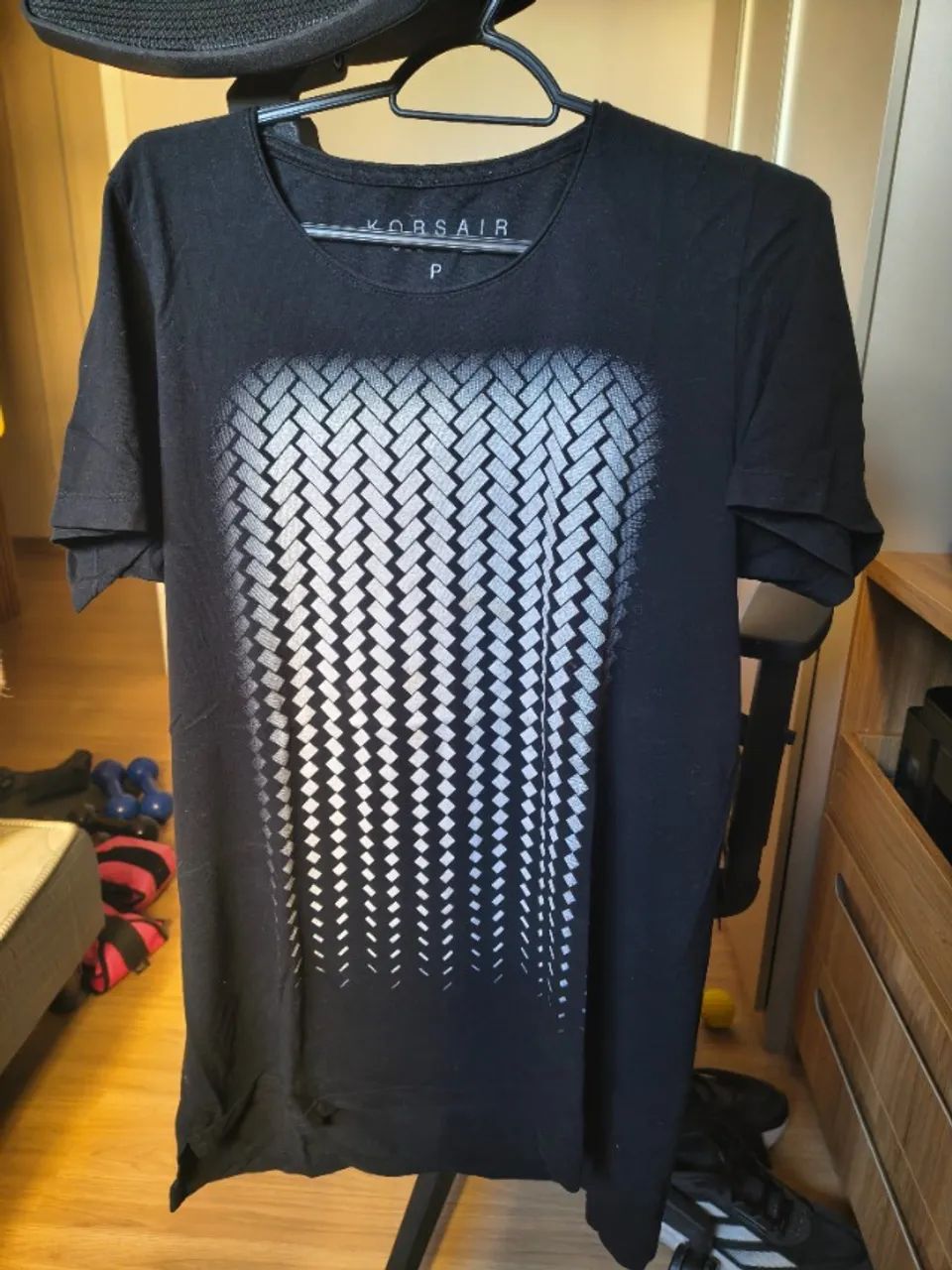 Camisa de marca preta  - Foto 4