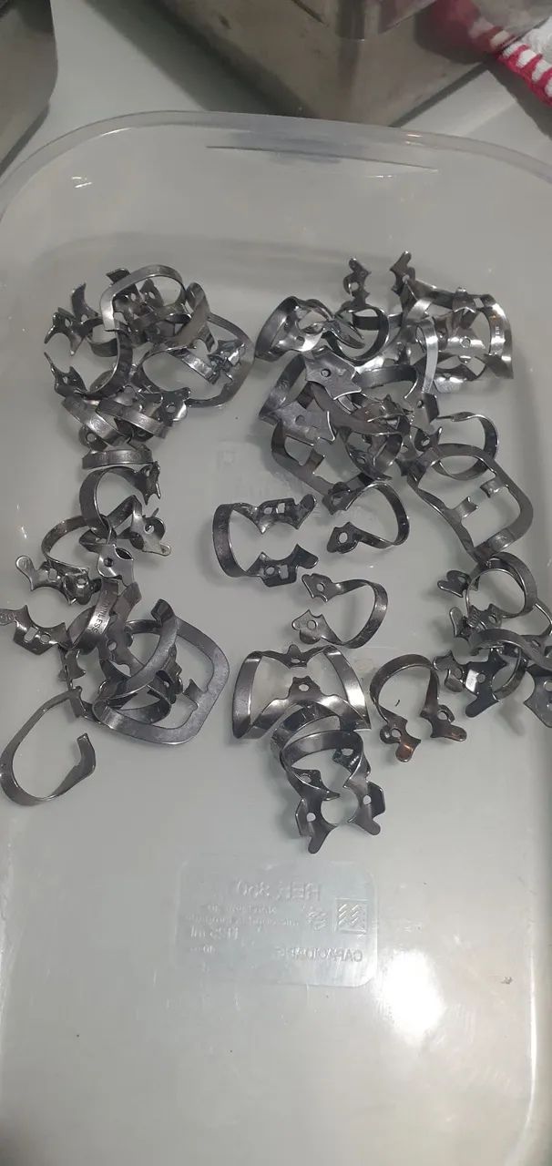 Grampos para isolamento absoluto