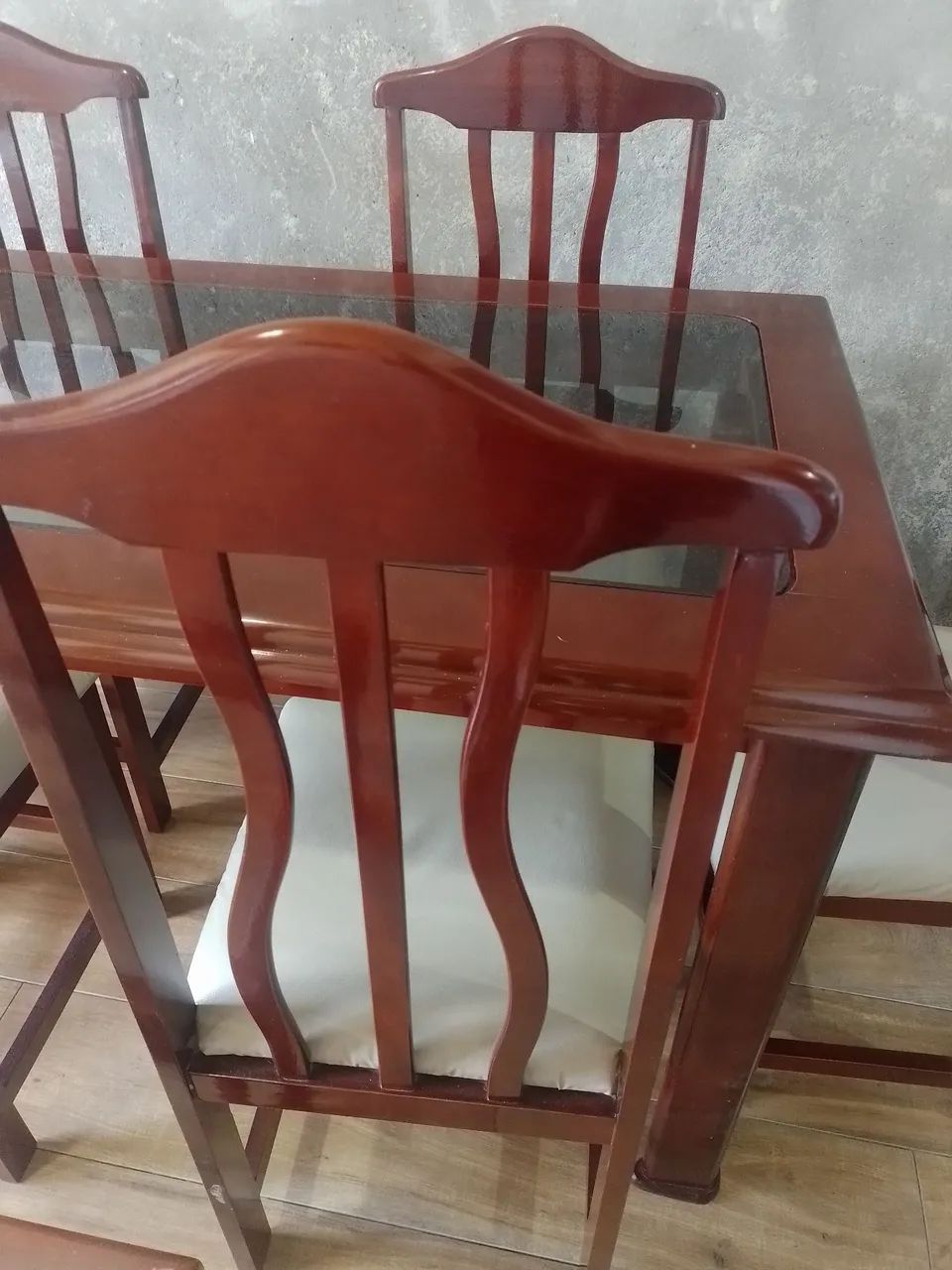 Mesa de Madeira com 6 cadeiras + Mesinha de centro - Foto 3
