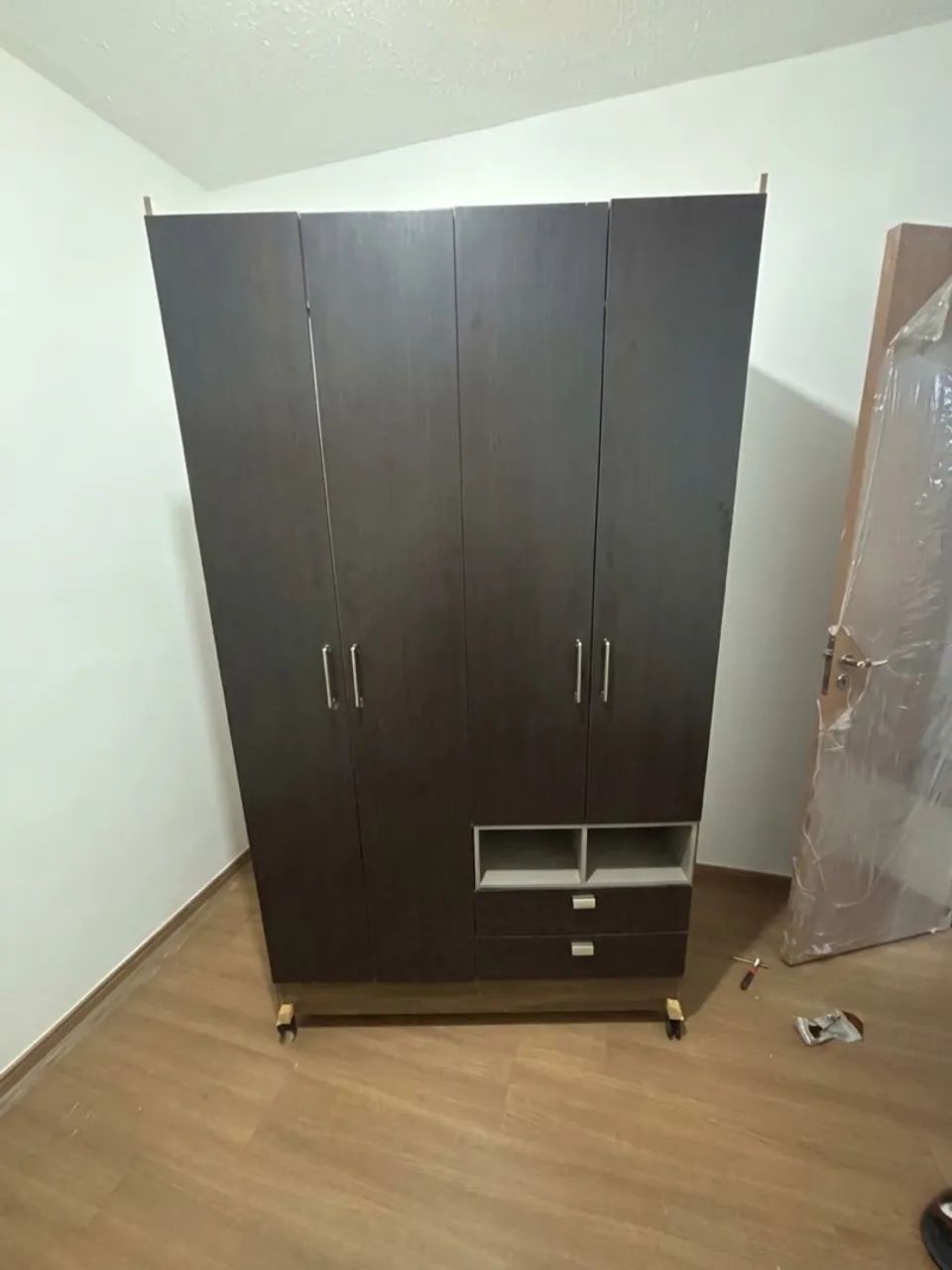 Guarda roupa de solteiro
