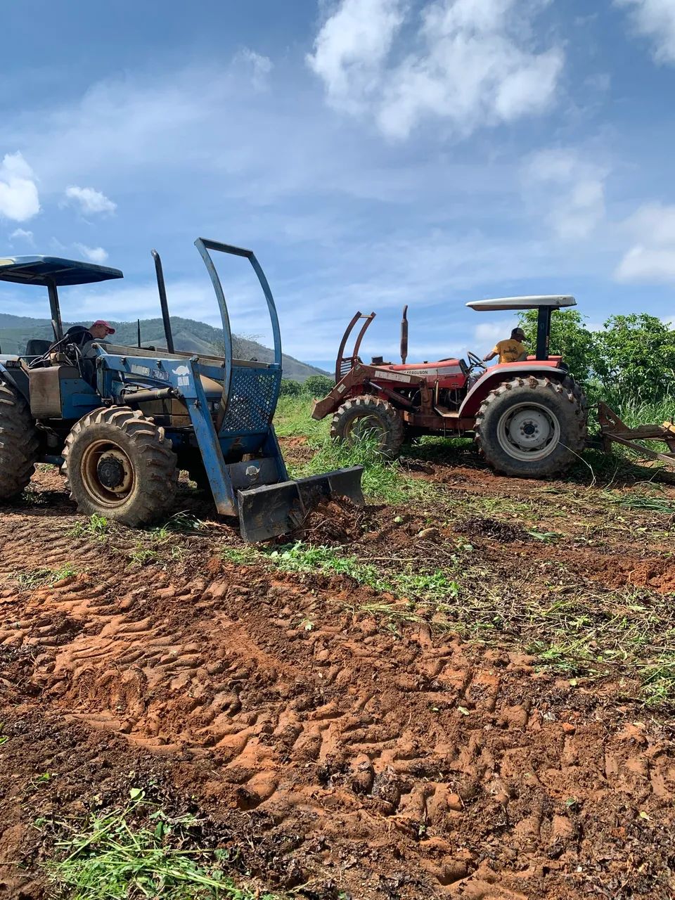 Trator new holland 