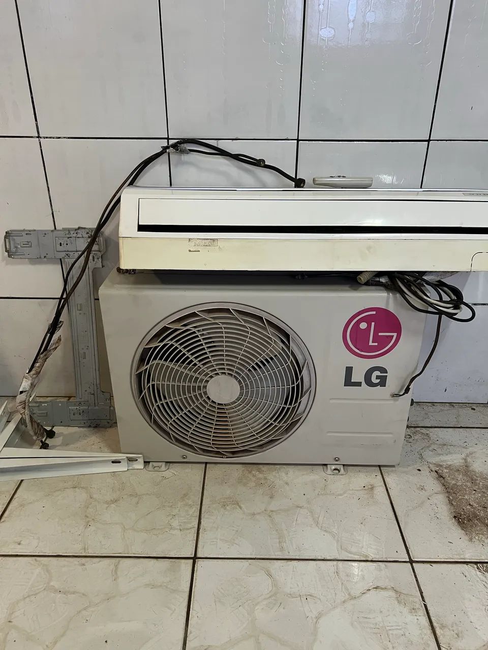 Vendo ar condicionado 9000 bttus com defeito  - Foto 2