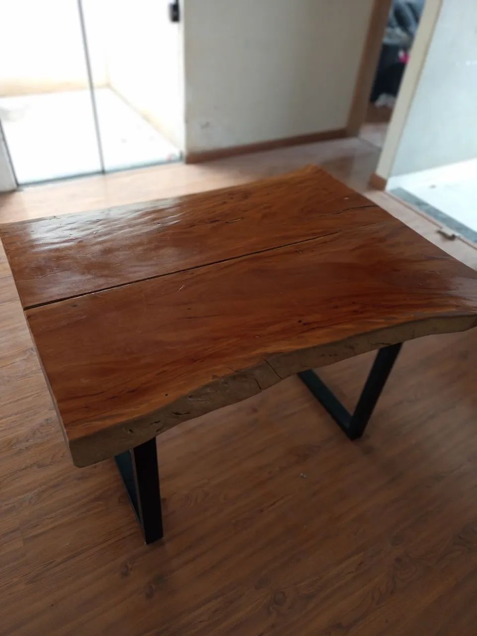 Mesa de peroba rosa 