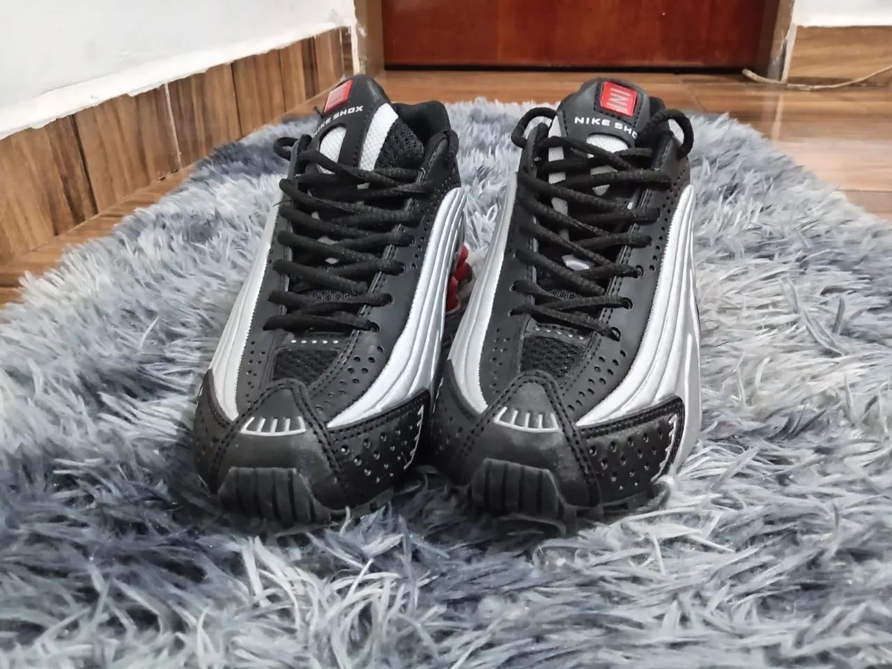 Nike Shox r4 Preto e cinza N39 primeira linha - Calçados - Parque