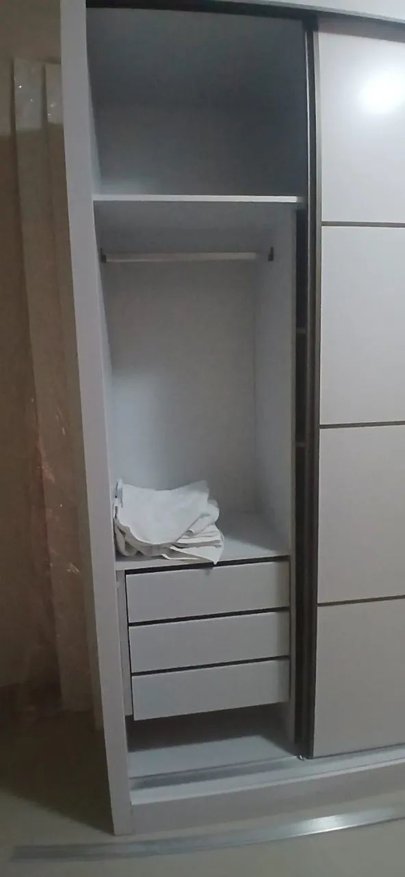 GUARDA-ROUPA COM ESPELHO ESPAÇOSO - Foto 2