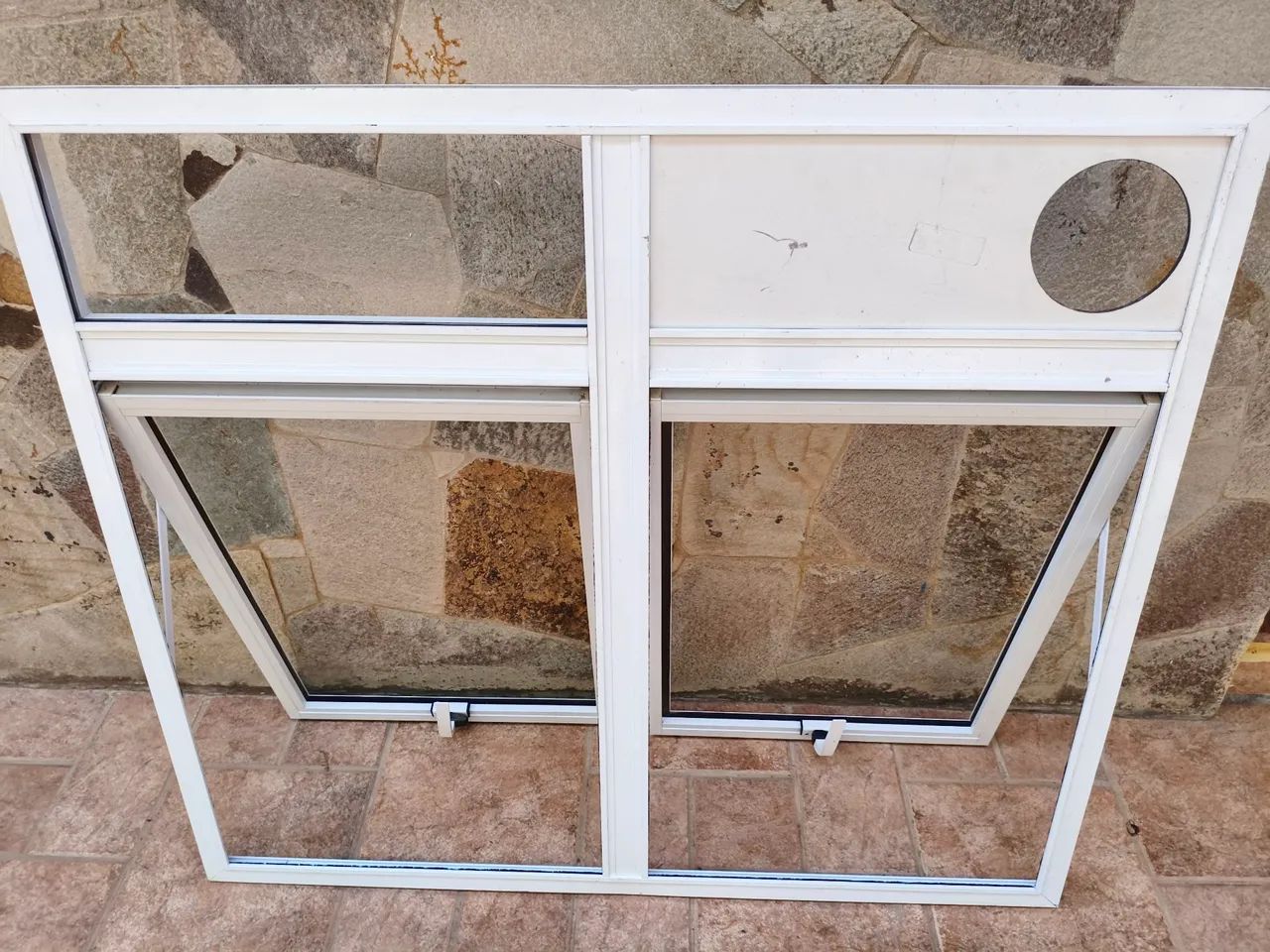 Janela basculante alumínio branco 1,09 por 97cm - Foto 2