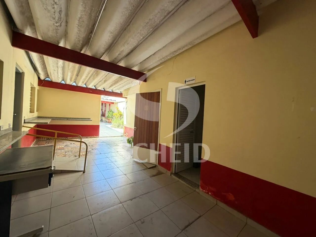 Imóvel comercial na Av. dos Jangadeiros, região de Interlagos para locação.