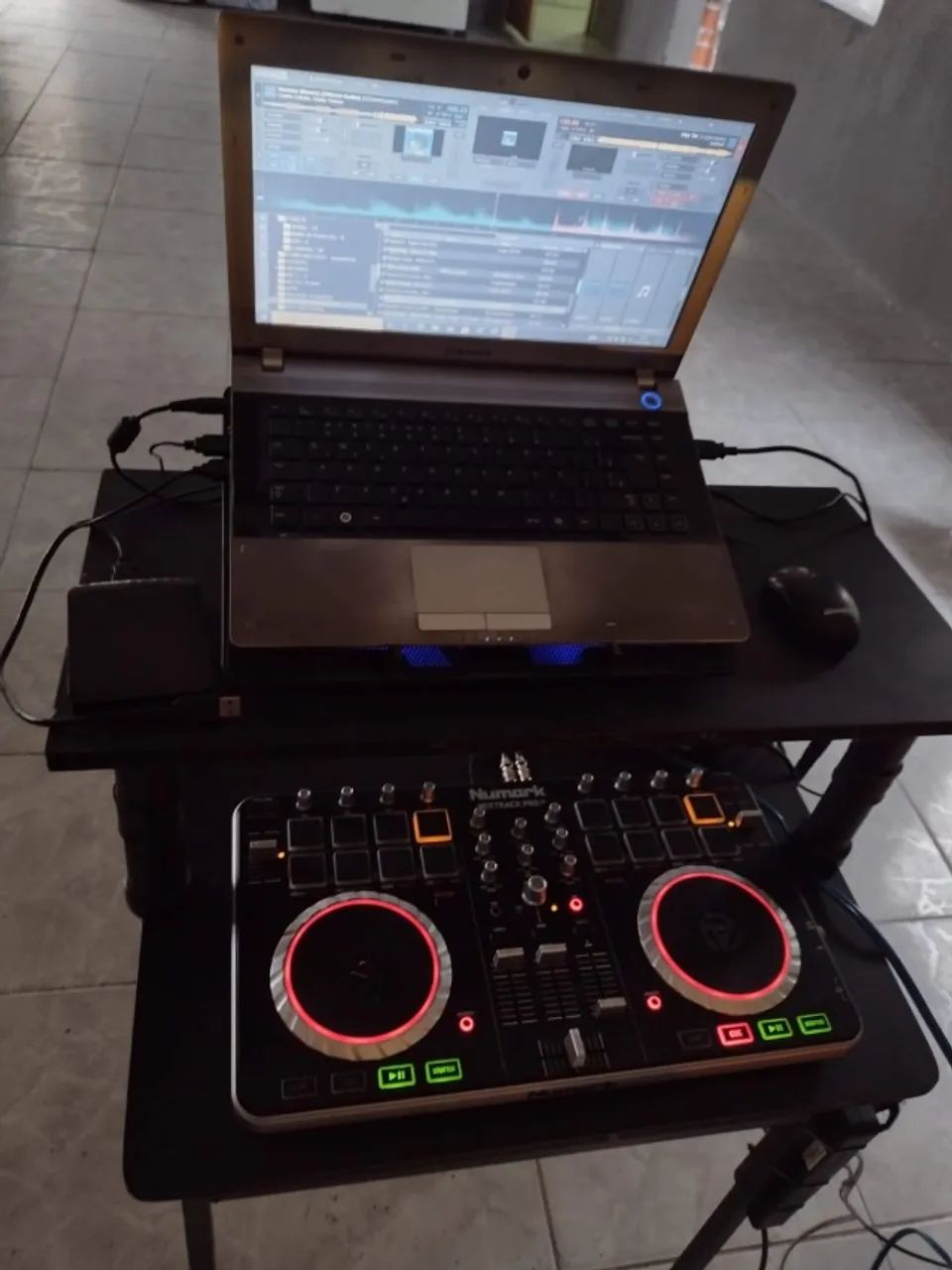 Controladora Numark Mixtrack Pro 2 - Foto 4
