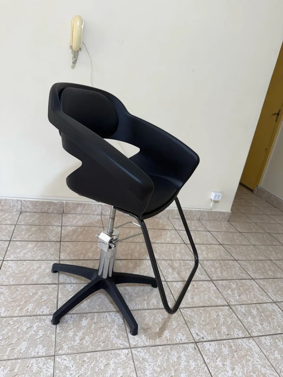 Cadeira cabeleireiro dompel nova - Foto 2