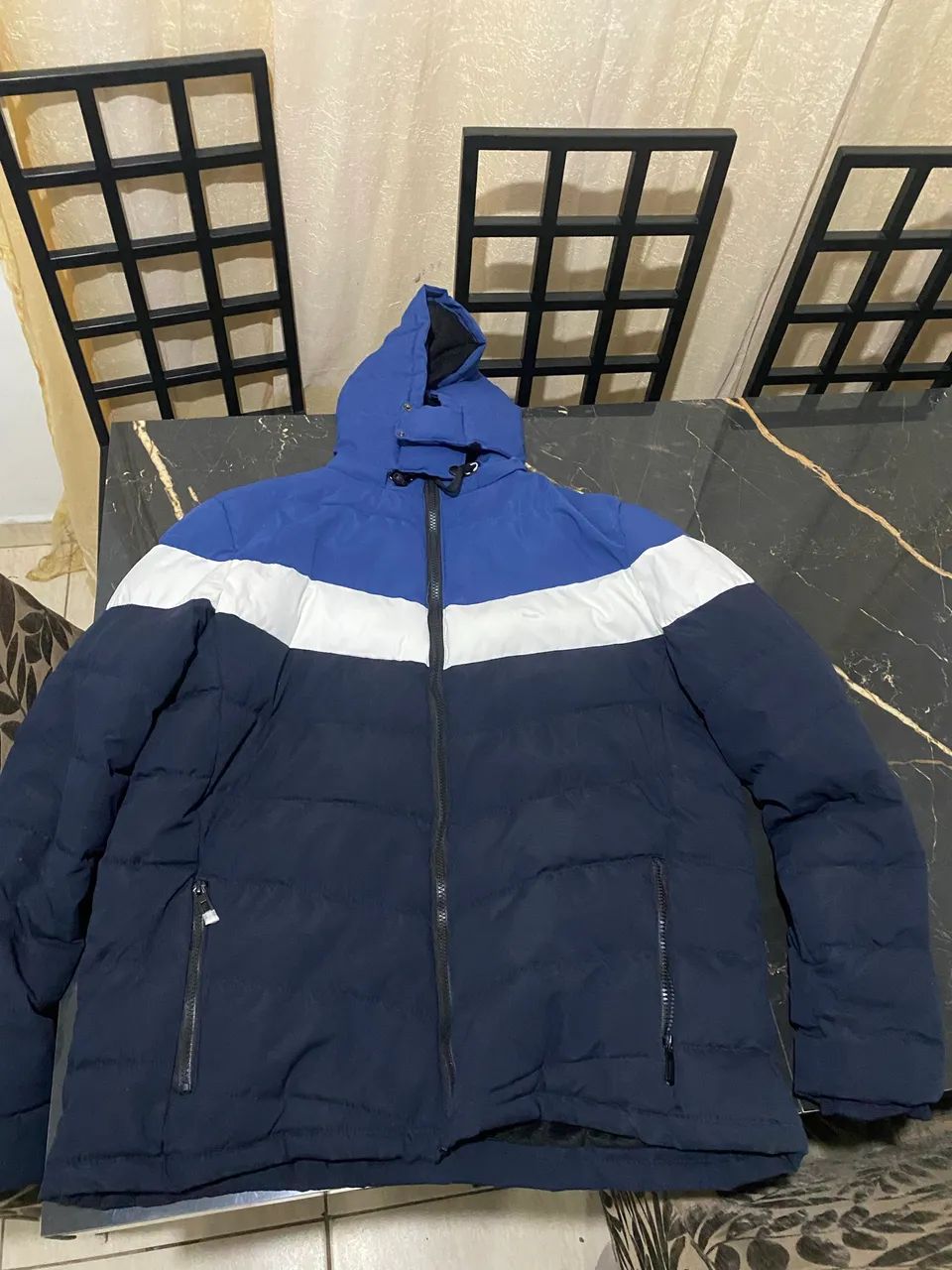 Jaqueta Masculina Acolchoada com Capuz - Azul Marinho - Foto 4