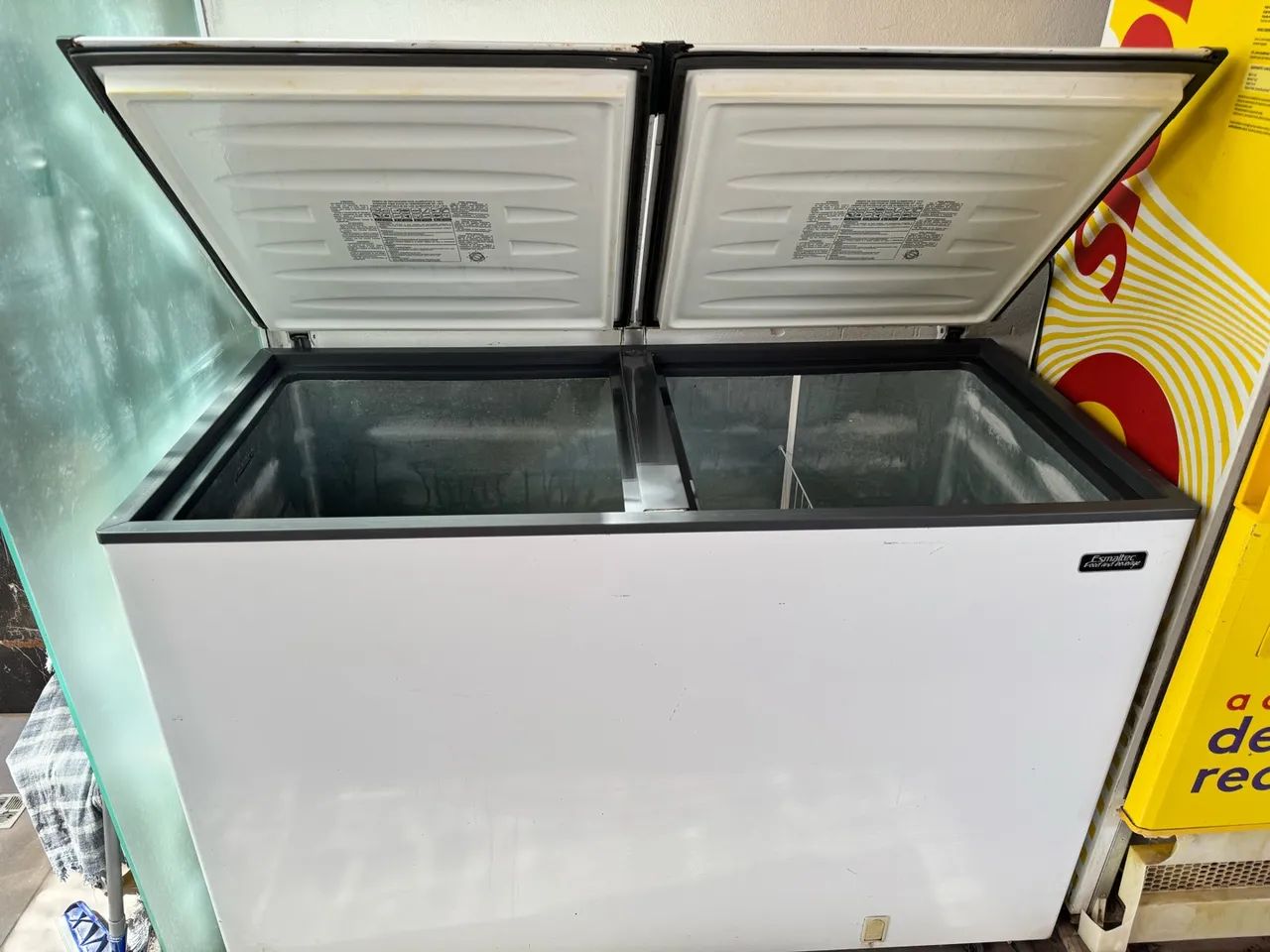 Vendo freezer semi novo 