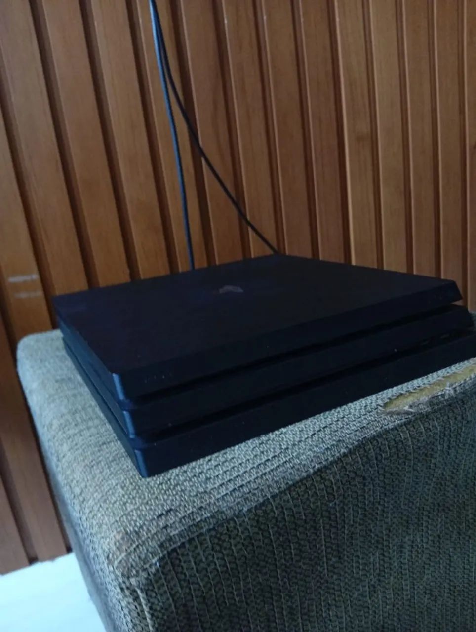 Playstation 4 pro dois controles 