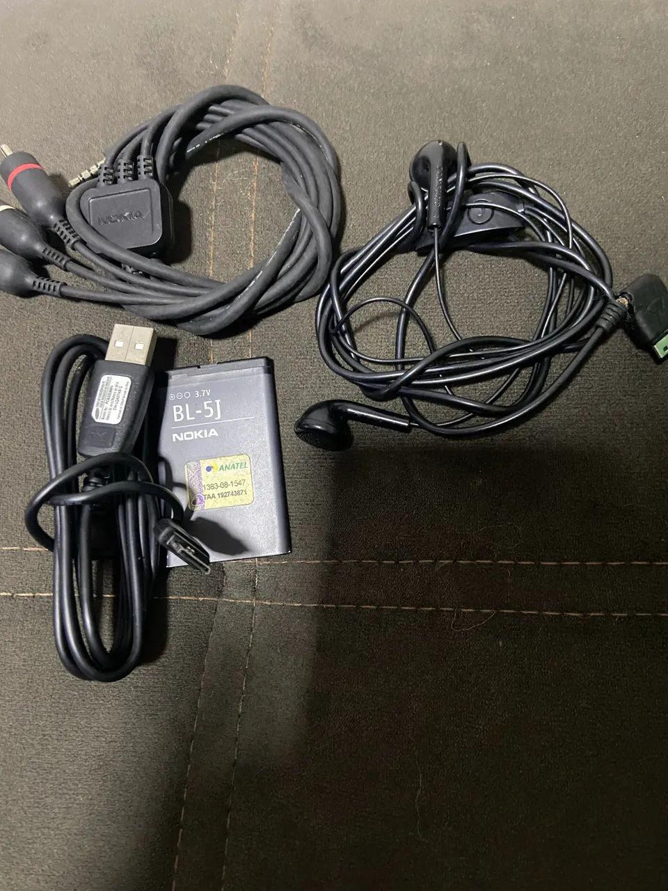 Lote itens celular antigo carregadores e cabos Nokia, Samsung e Motorola  - Foto 3