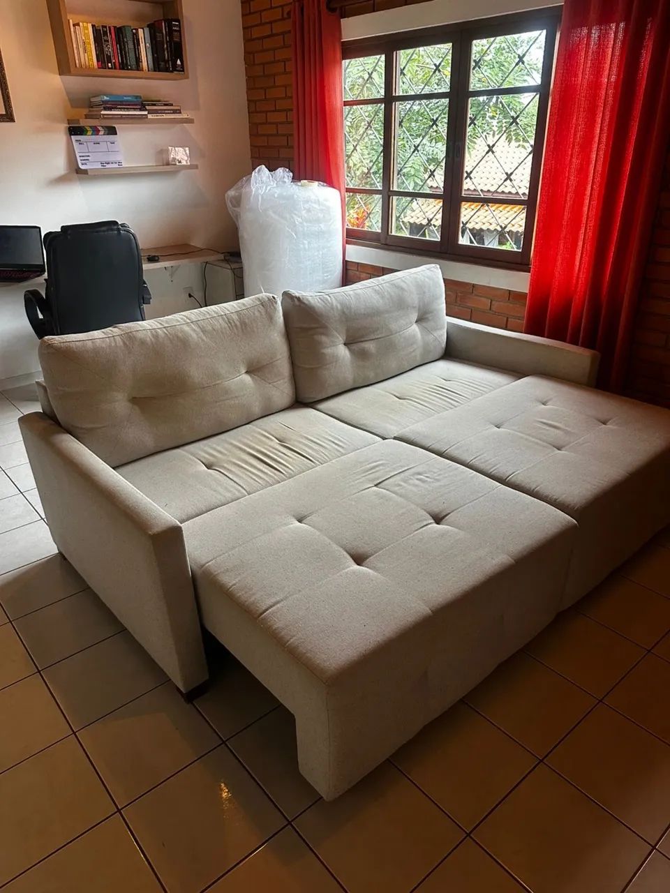 Lindo sofá moderno e espaçoso com abertura - Foto 2