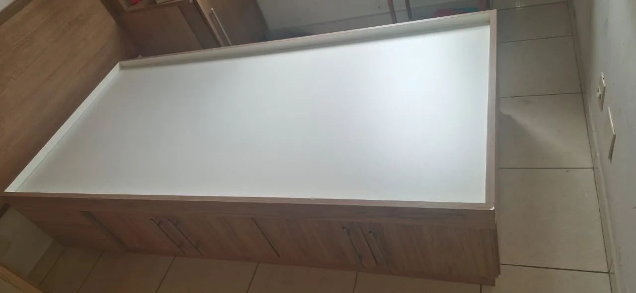 Cama de solteiro com compartimento com portas - Confeccionada em Marcenaria - Foto 3