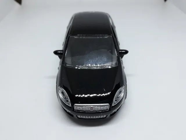 Miniatura Fiat Linea Preto